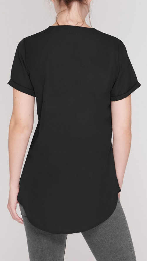 Dámske predĺžené čierne tričko s dĺžkou pod zadok