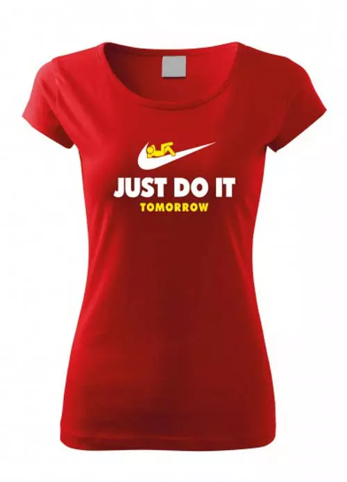 Červené tričko parodujúce Nike